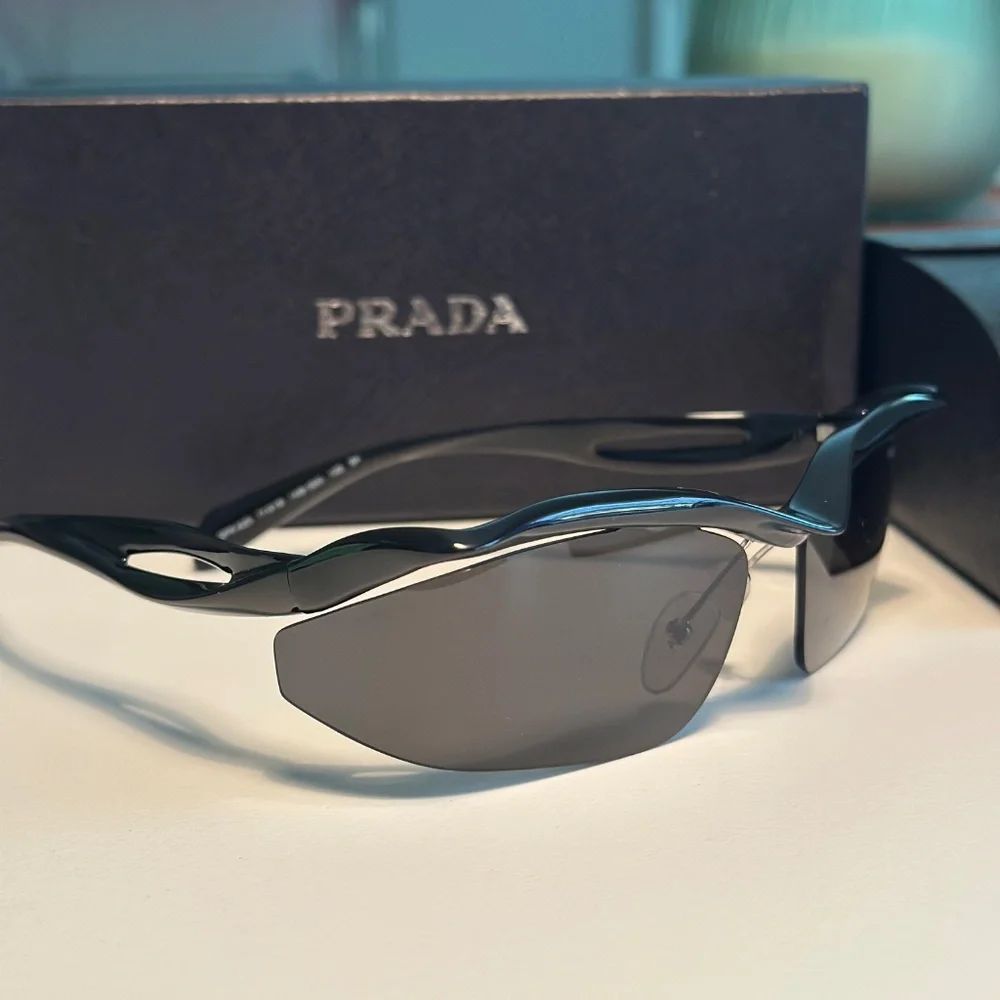 Prada sunglasses - Picture 8 of 10